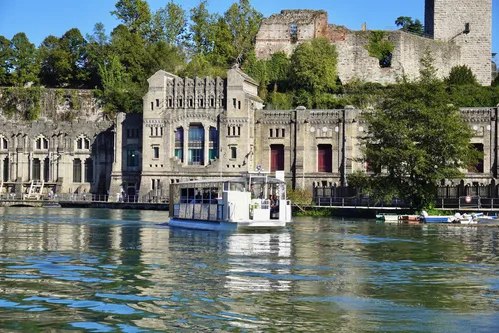 Battello sul Fiume Adda con visita guidata al Castello e pranzo con Spettacolo a sorpresa