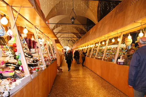 La magia del Natale a Bologna con la fiera di S. Lucia