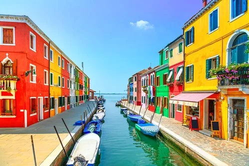 Radicchio tour in laguna con sosta a Burano, pranzo panoramico a Venezia, sosta a Murano con visita ad una tipica fornace 