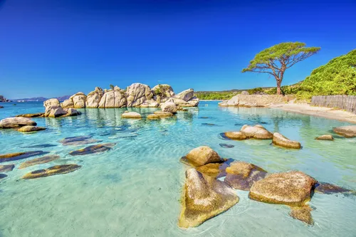 Corsica: L’isola della bellezza tra mare turchese, borghi sospesi e montagne selvagge