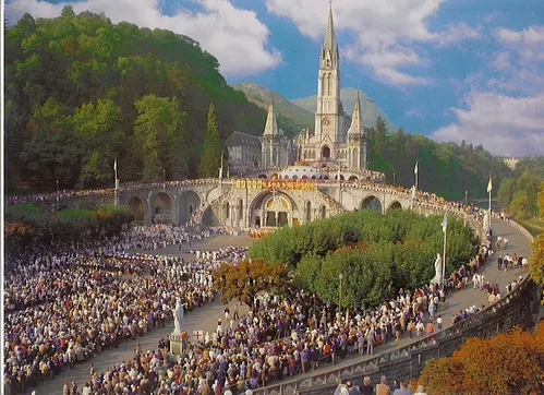 Lourdes in occasione dell’apparizione della Madonna 