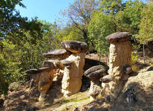 Piemonte insolito: i Ciciu del Villar e il Castello del Roccolo