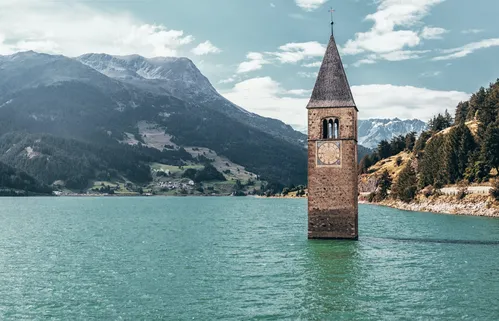 Lago di Resia, Curon e il campanile sommerso