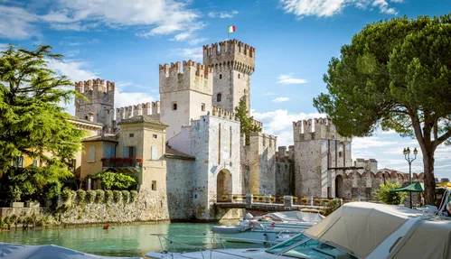 Alla scoperta di Sirmione in crociera e dei vini del Lago di Garda