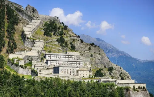 Il Forte di Fenestrelle e il Lago di Laux: un magico specchio d’acqua