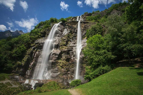 Chiavenna con pranzo in crotto e Visita alle cascate di Acquafraggia