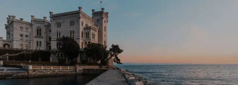 Trieste la “Piccola Vienna sul mare” con il Castello di Miramare e il sito Unesco di Aquileia