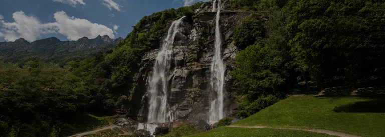 Chiavenna con pranzo in crotto e Visita alle cascate di Acquafraggia