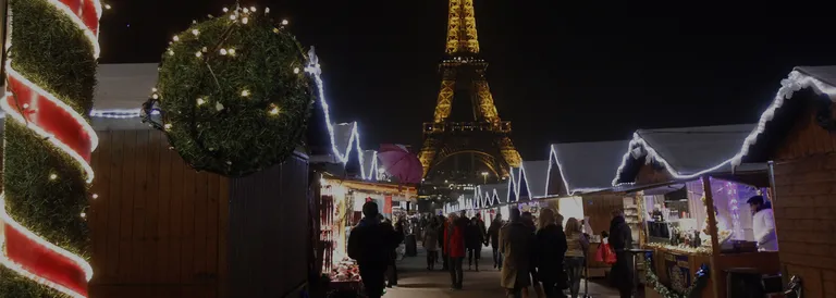 Incanto d’inverno a Parigi con le luci del Natale