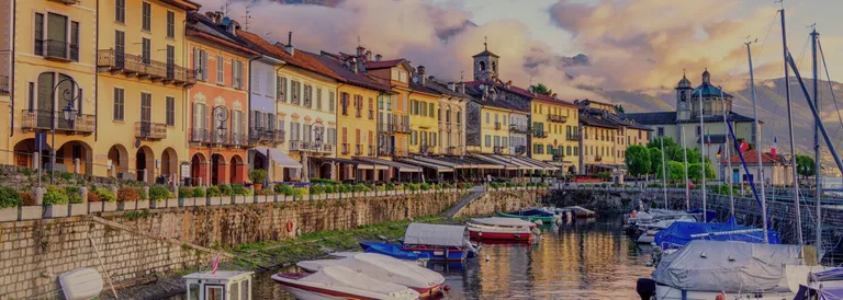 Shopping in riva al lago nella pittoresca Cannobio e visita ai Castelli di Cannero
