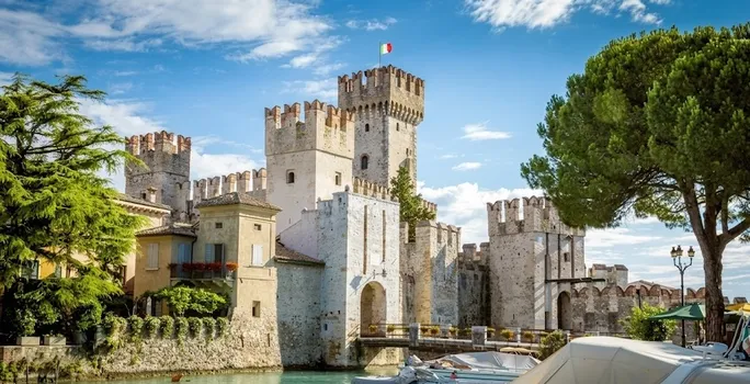 Alla scoperta di Sirmione in crociera e dei vini del Lago di Garda