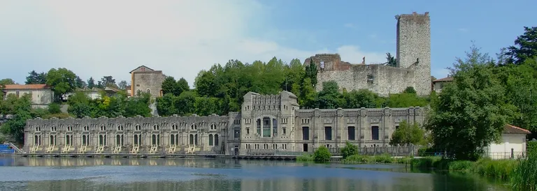 Battello sul Fiume Adda con visita guidata al Castello e pranzo con Spettacolo a sorpresa