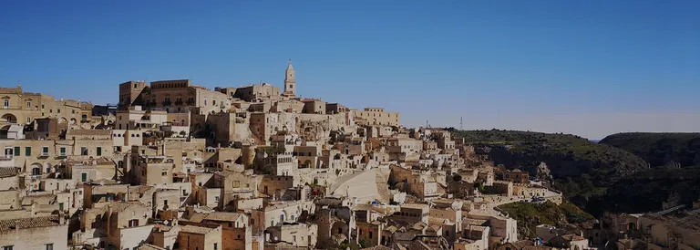 La magia tra i sassi di Matera e i tesori del Sud: Alberobello, Trani e Castel del Monte