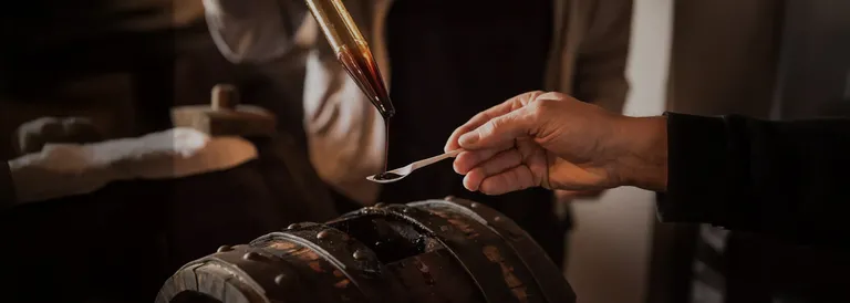 Le eccellenze italiane: alla scoperta di Modena, visita Acetaia, ad una fabbrica artigianale del Parmigiano Reggiano e al Museo Ferrari