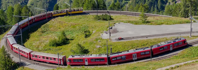 IL TRENINO DEL BERNINA DA ST MORITZ A TIRANO O VICEVERSA CON PIZZOCHERATA
