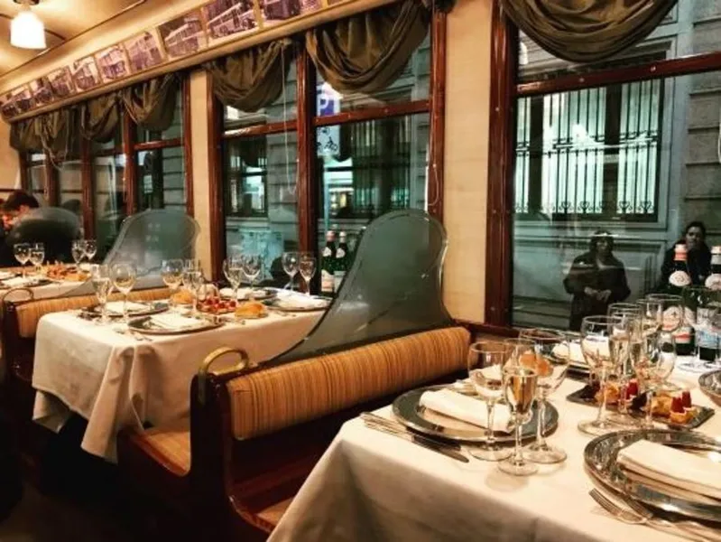 ROMANTIC DINNER AND TRAM TOUR OF MILAN ATMOSPHERE: ELEGANCE, TASTE AND TRADITION