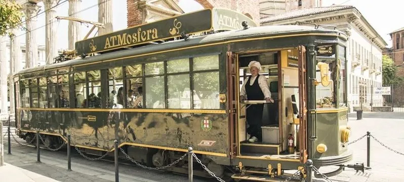 ROMANTIC DINNER AND TRAM TOUR OF MILAN ATMOSPHERE: ELEGANCE, TASTE AND TRADITION