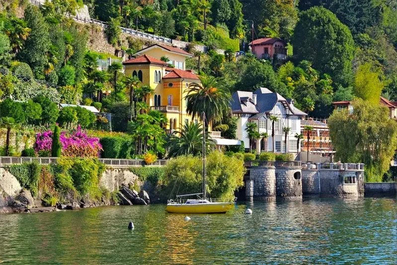 Visita ai Castelli di Cannero e a Cannobio con il tradizionale mercato