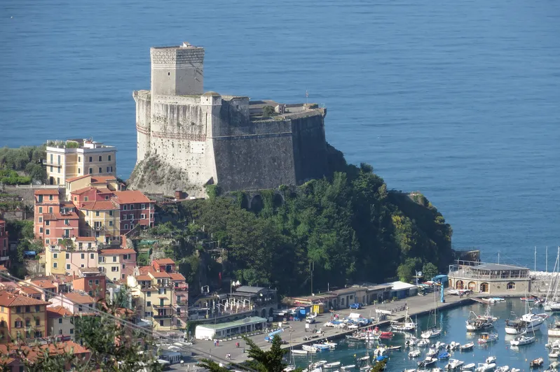 Il Borgo di Pontremoli in Lunigiana e  il borgo marinaro di Lerici