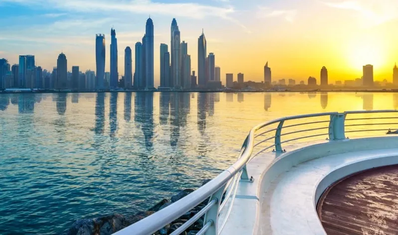 La magia degli Emirati Arabi tra Dubai, Oman e Abu Dhabi