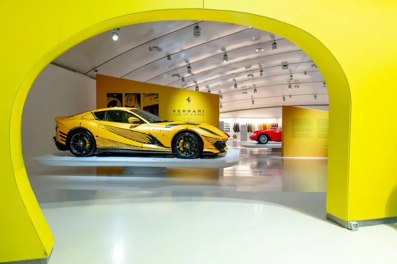 Le eccellenze italiane: alla scoperta di Modena, visita Acetaia, ad una fabbrica artigianale del Parmigiano Reggiano e al Museo Ferrari 