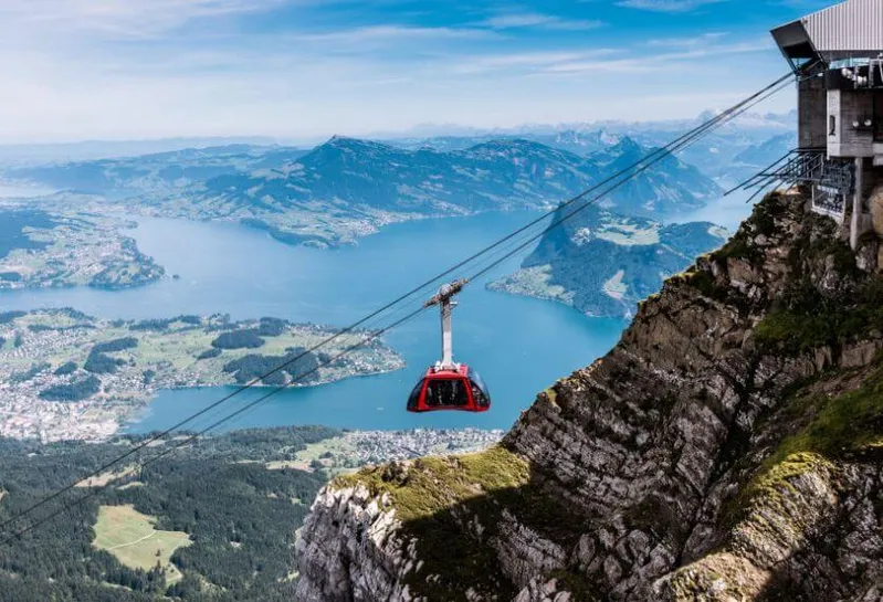 LUCERNA E IL MONTE “PILATUS"