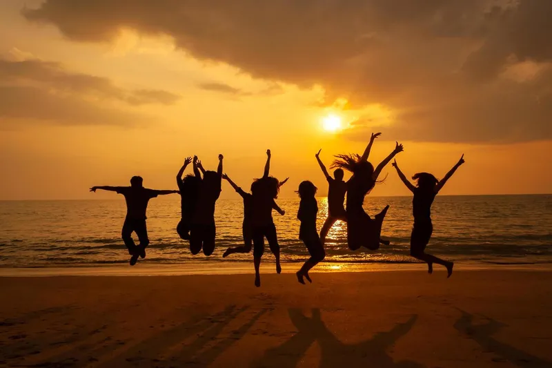 Morandi Young — Follow the sun: Tra onde, escursioni e party in Sardegna