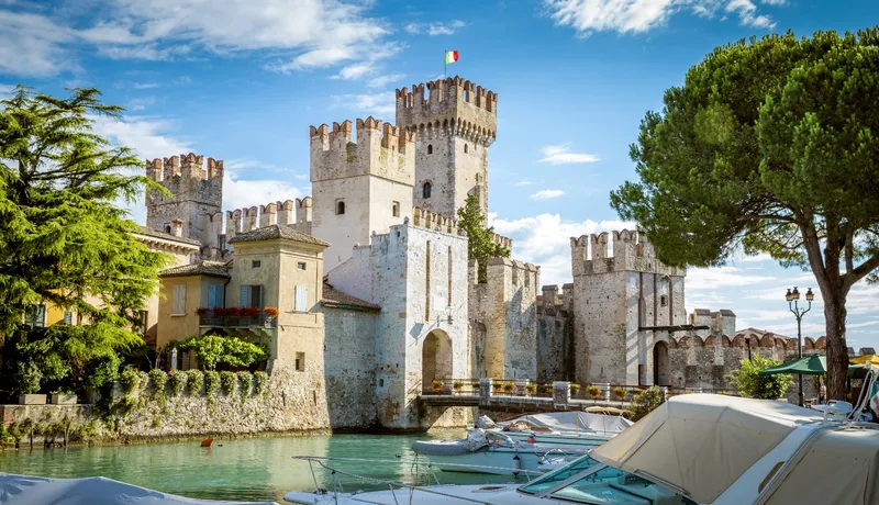 Alla scoperta di Sirmione in crociera e dei vini del Lago di Garda