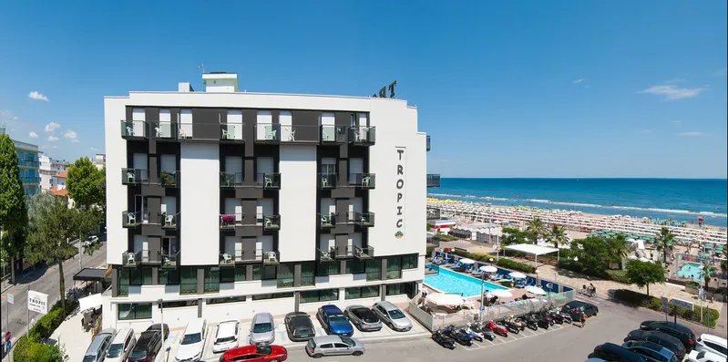 Riccione:  soggiorno mare con bus, pensione completa, spiaggia inclusa, hotel 3 stelle sul mare 